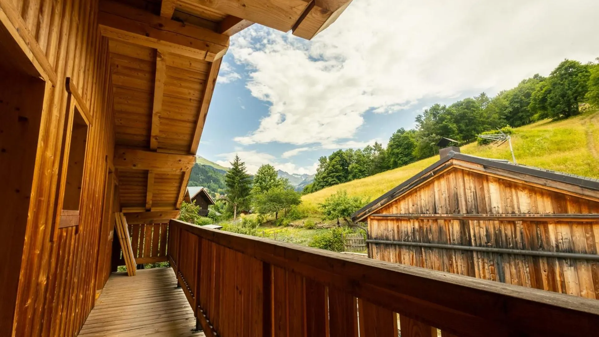 Authentic And Spacious Chalet In Meribel 5 Bedrooms