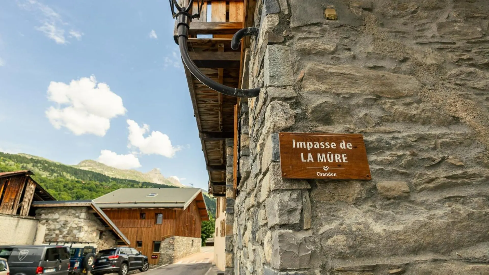Authentic And Spacious Chalet In Meribel 5 Bedrooms
