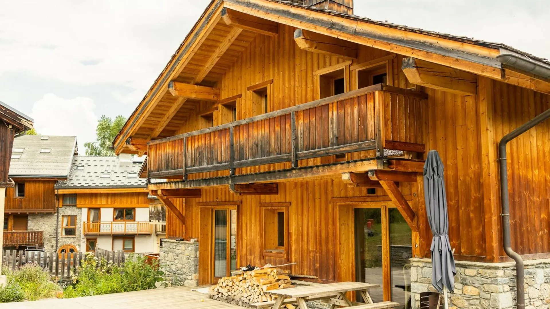 Authentic And Spacious Chalet In Meribel 5 Bedrooms 0*,