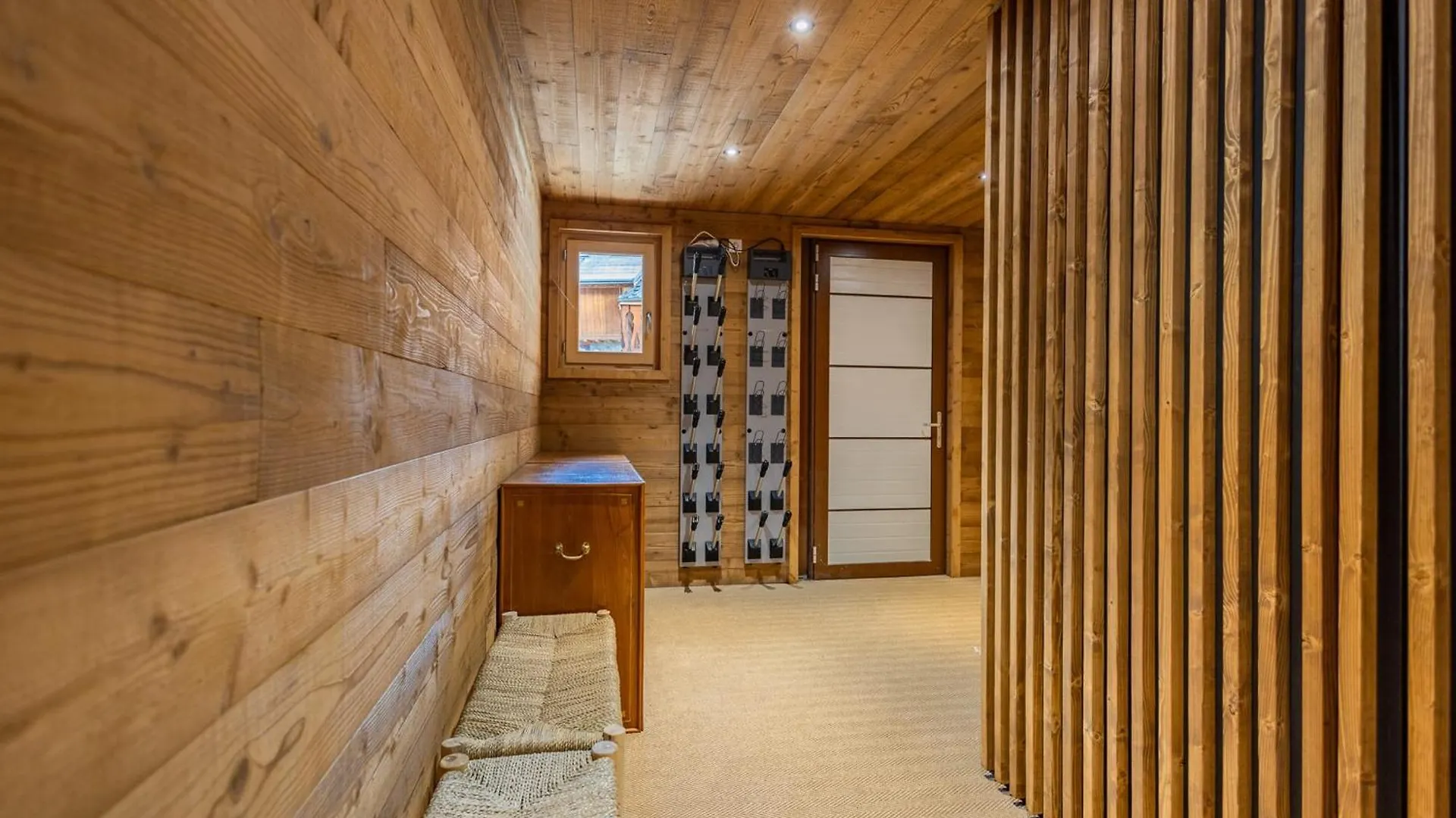 Authentic And Spacious Chalet In Meribel 5 Bedrooms