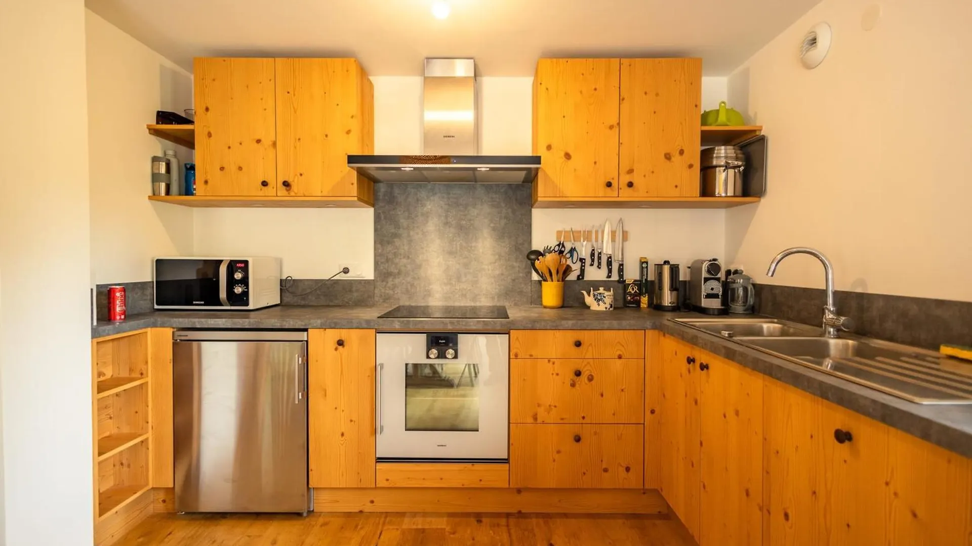 Authentic And Spacious Chalet In Meribel 5 Bedrooms