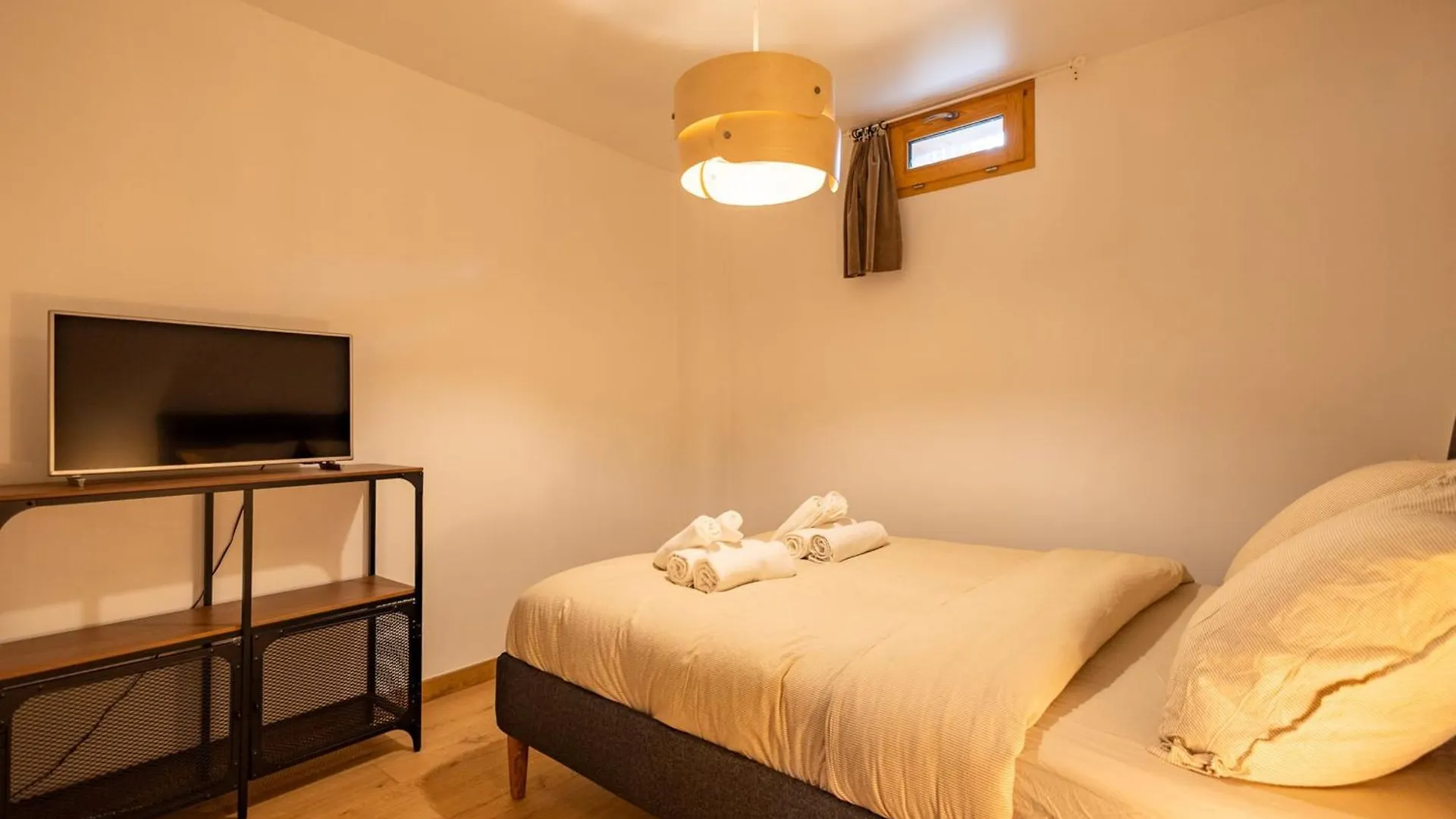 Authentic And Spacious Chalet In Meribel 5 Bedrooms