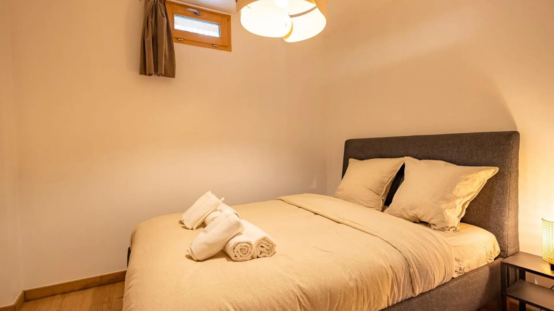 Authentic And Spacious Chalet In Meribel 5 Bedrooms