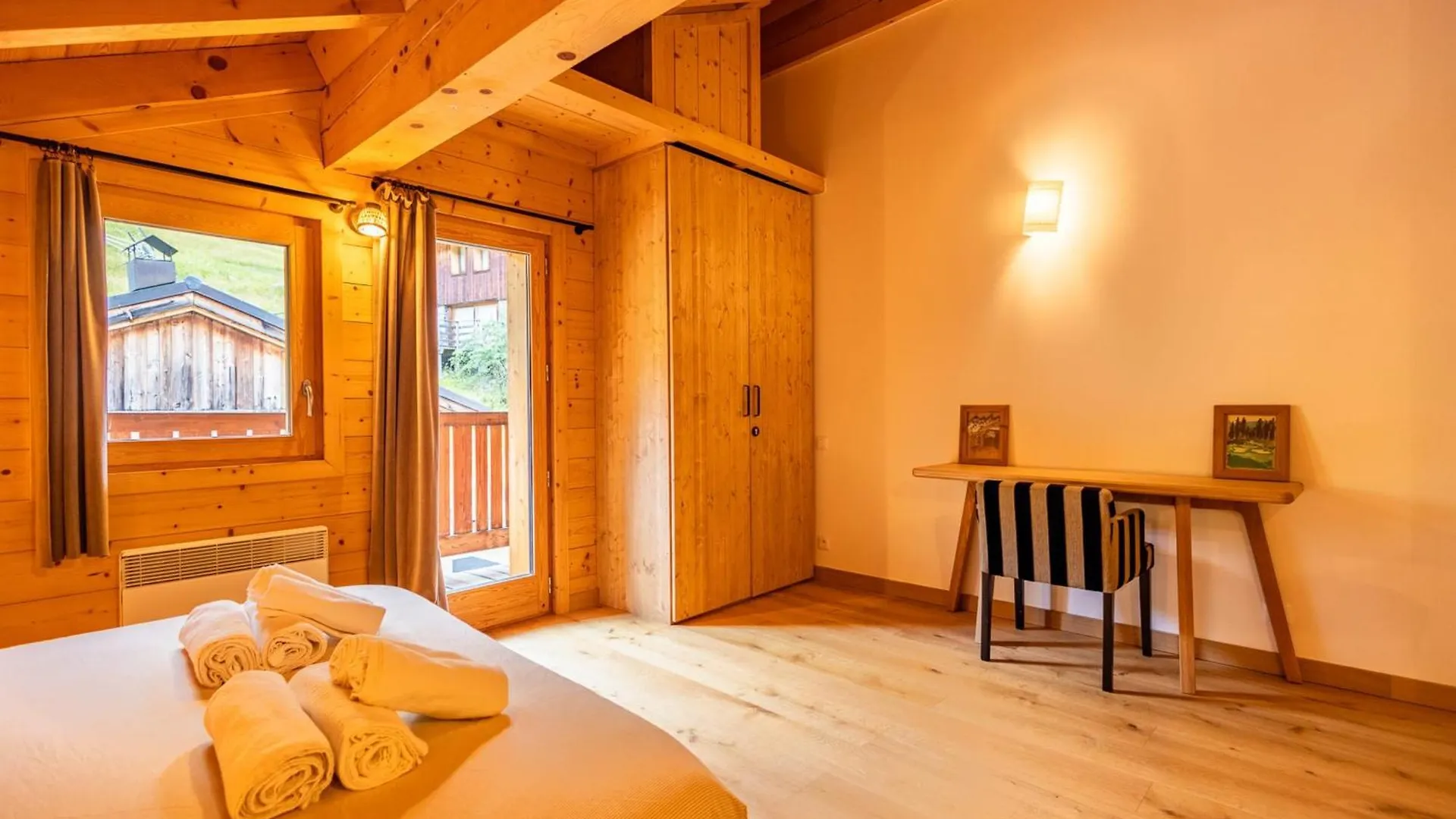 Authentic And Spacious Chalet In Meribel 5 Bedrooms Fransa