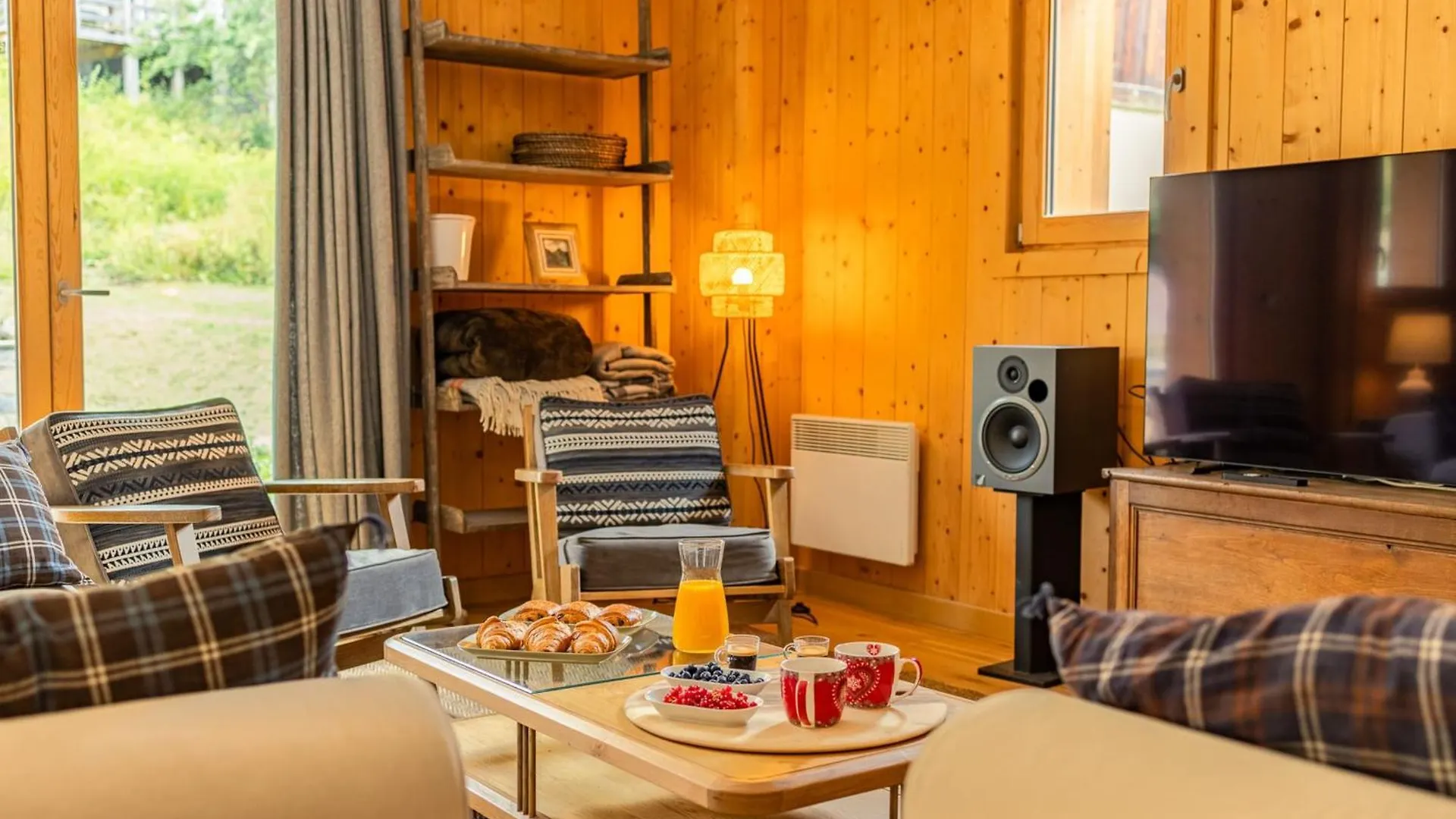 Authentic And Spacious Chalet In Meribel 5 Bedrooms