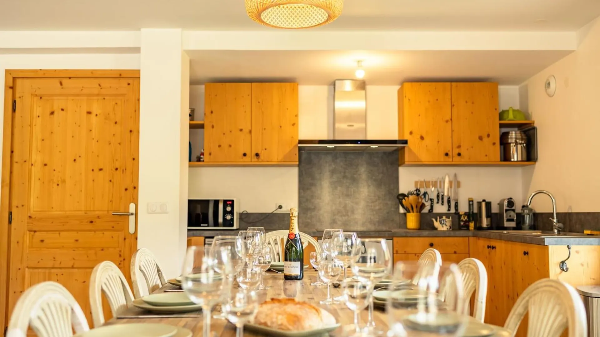 Authentic And Spacious Chalet In Meribel 5 Bedrooms