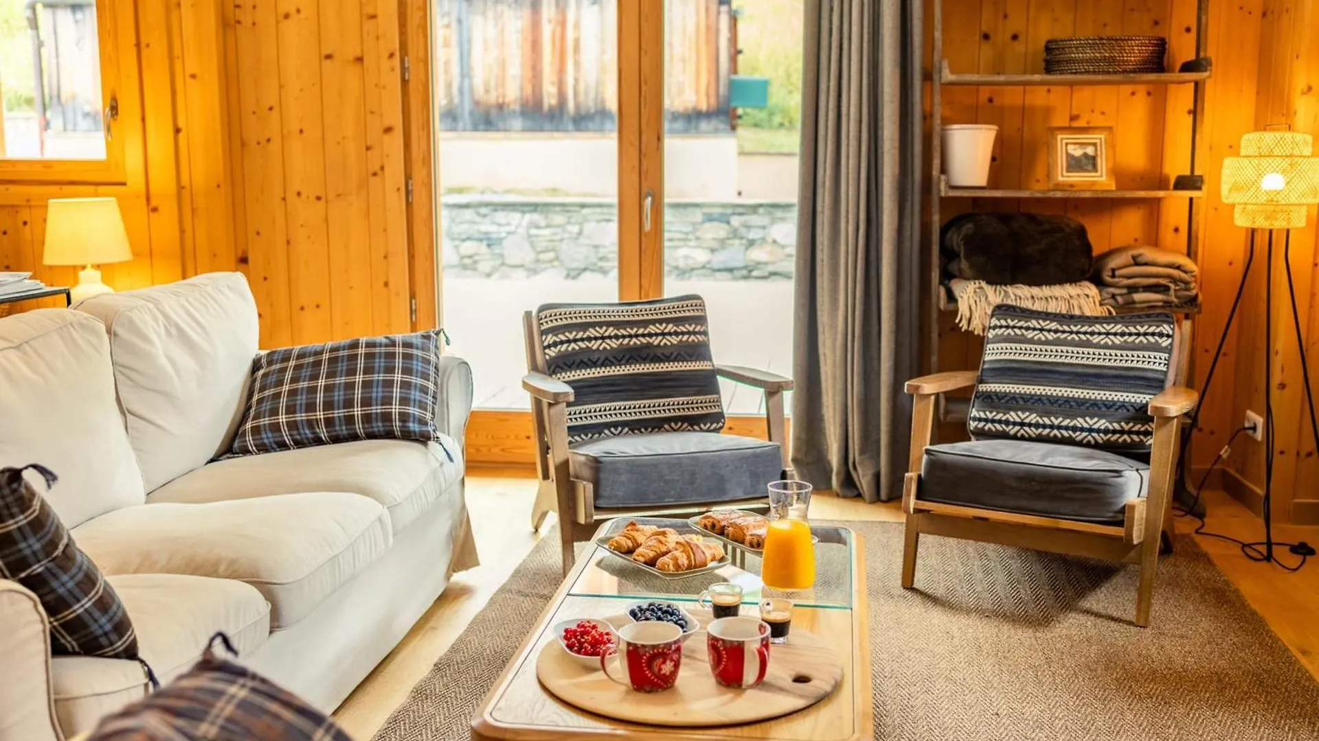 Authentic And Spacious Chalet In Meribel 5 Bedrooms