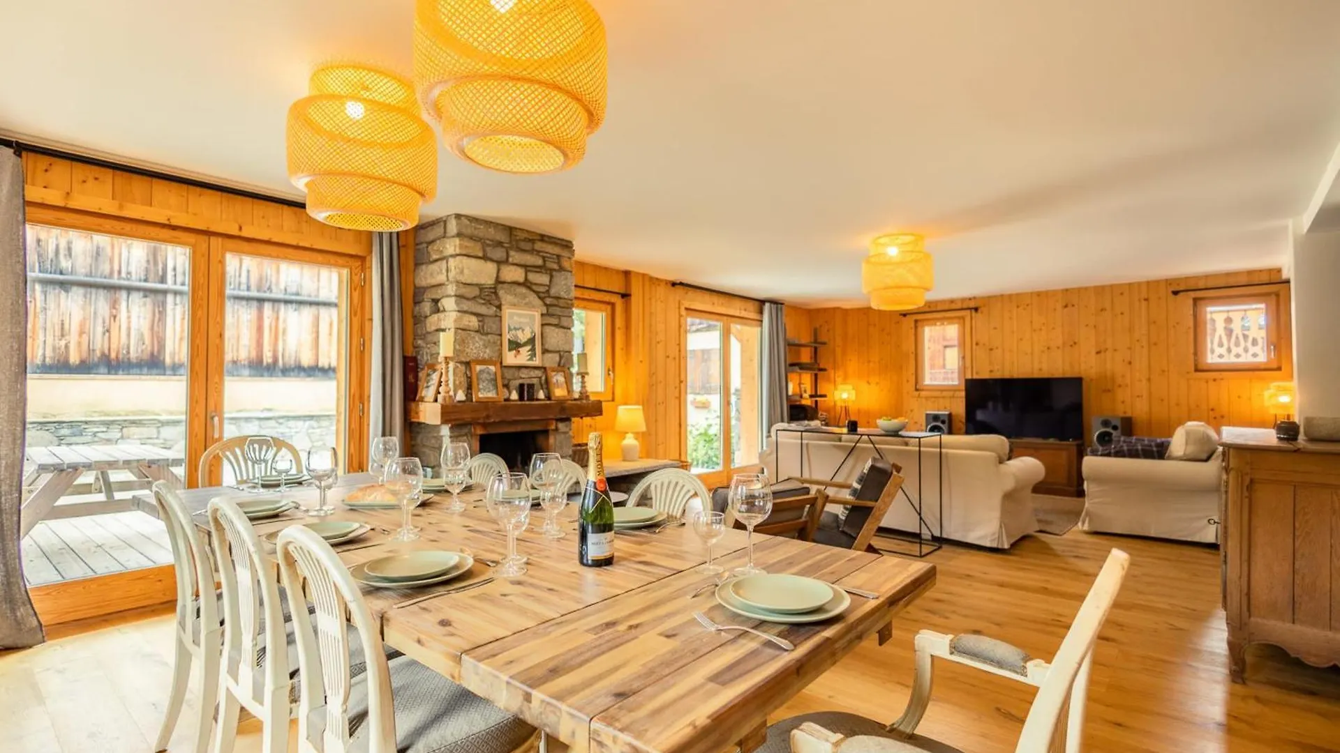 Authentic And Spacious Chalet In Meribel 5 Bedrooms