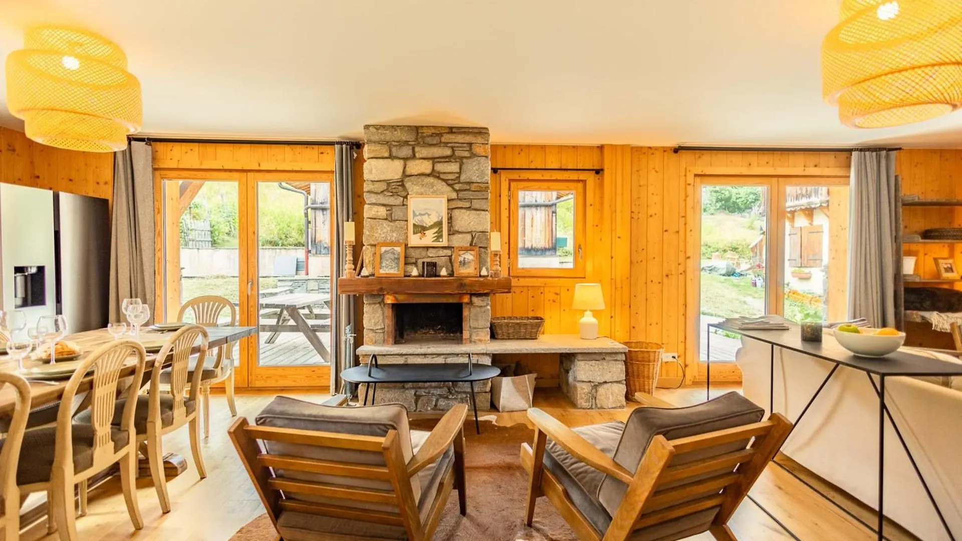 Authentic And Spacious Chalet In Meribel 5 Bedrooms Fransa