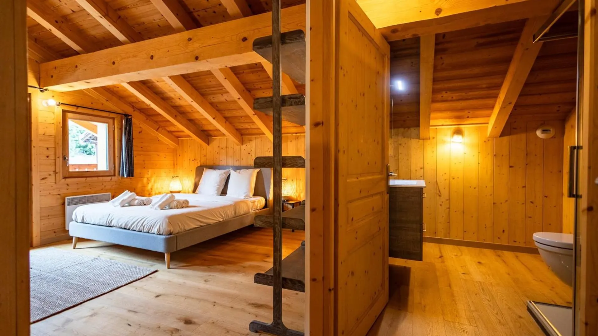 Authentic And Spacious Chalet In Meribel 5 Bedrooms