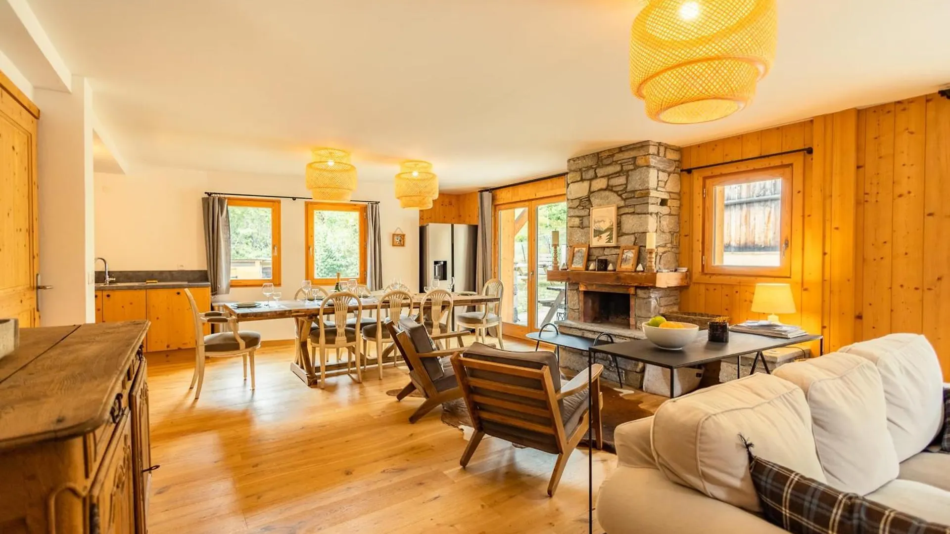 Authentic And Spacious Chalet In Meribel 5 Bedrooms