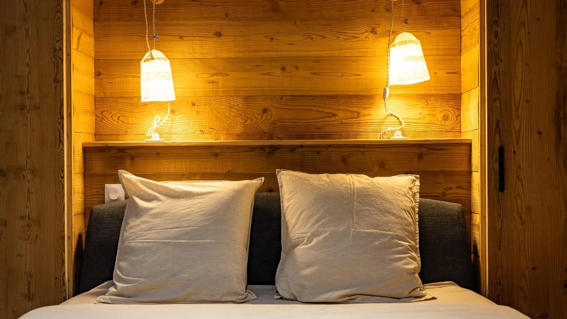 Authentic And Spacious Chalet In Meribel 5 Bedrooms